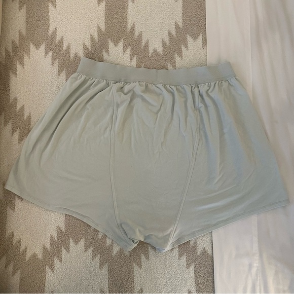 SKIMS Boyfriend Loose Boxer Short, XL, Frost - Picture 10 of 10
